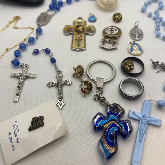 Vintage Rosaries, Crosses, Rings, Token, Key Chain, Pins, Bracelet Religious Lot - Picture 13 of 13